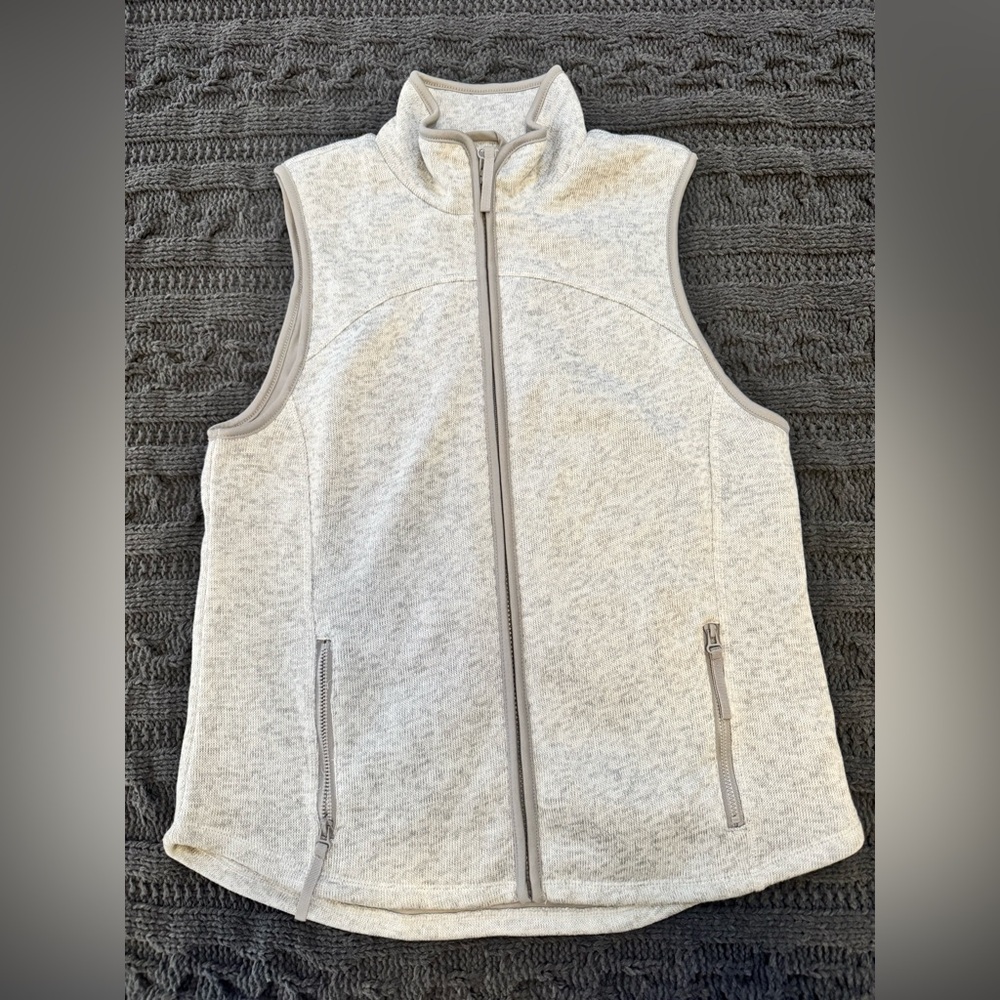Maurices Light Gray Vest (Women's Small)